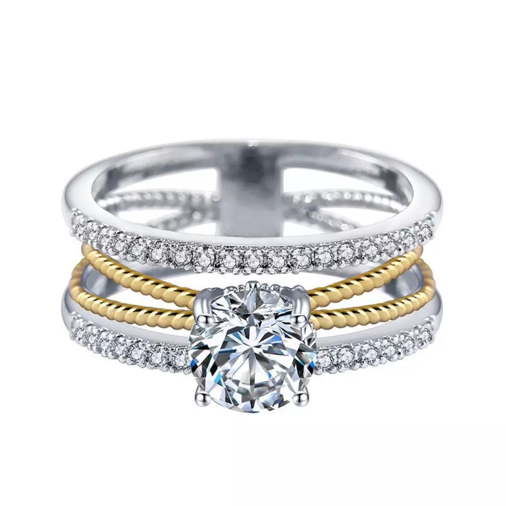 ✨Stunning Two Toned Ring ✨ - Picture 2 of 8